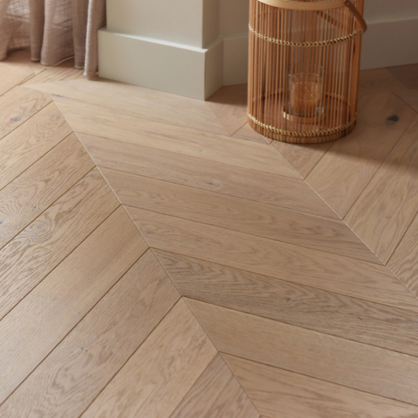 Prachtige houten vloer met visgraat patroon